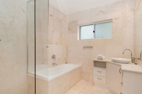 Noosa Penthouse Close To Hastings Street Unit 2 Vue 28 Edgar Bennett Ave - Accommodation Daintree 4