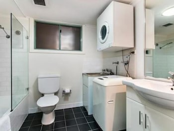 Darling Harbour Modern 1 Bedroom Apartment - Accommodation Daintree 3