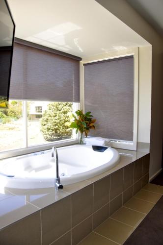 Daylesford Spa Villa One - Accommodation Daintree 6