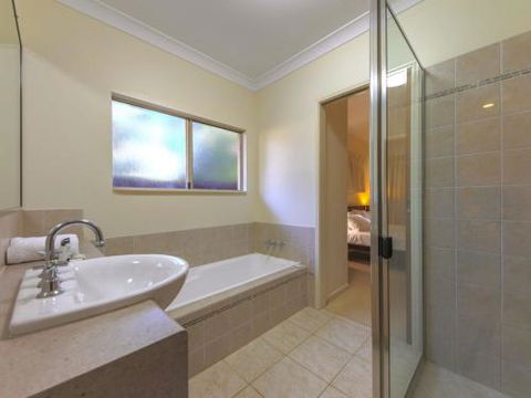 TROPSVILLA At PALM COVE - Accommodation Daintree 3