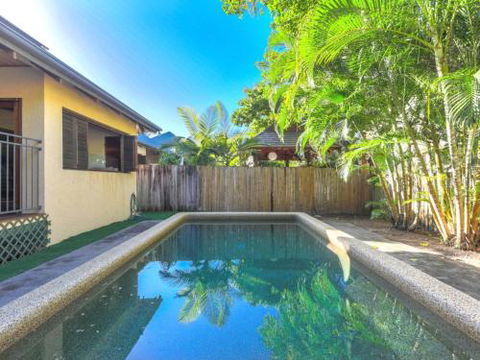 TROPSVILLA At PALM COVE - Accommodation Daintree 0