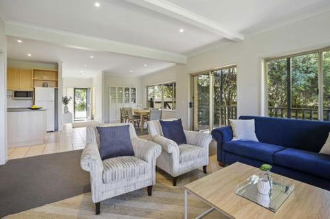 APOLLO BAY HOLIDAY HOUSE Walk To Beach + Wifi - Accommodation Daintree 4