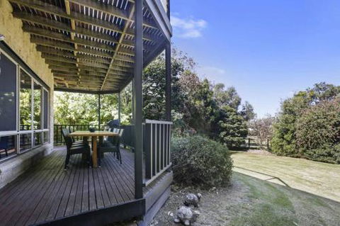 APOLLO BAY HOLIDAY HOUSE Walk To Beach + Wifi - Accommodation Daintree 0