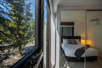 Accommodate Canberra Midnight Apartments - Accommodation Daintree 3