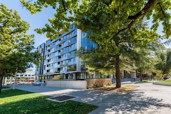 Accommodate Canberra Midnight Apartments - Accommodation Daintree 1
