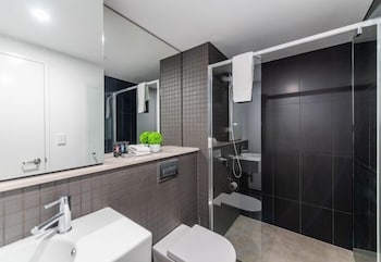 Accommodate Canberra Midnight Apartments - Accommodation Daintree 6