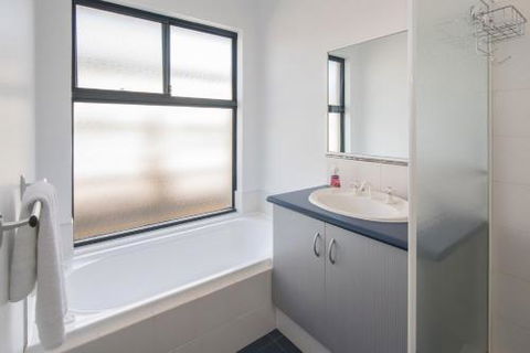 Acrosstheway - Accommodation Daintree 3