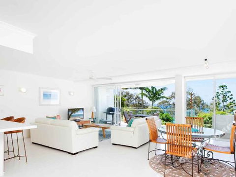 R & W Noosa Holidays 2 25 Allambi Rise - Accommodation Daintree 4