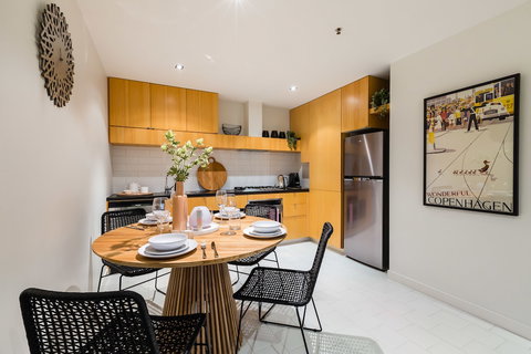 Auguste 2 BDR Melbourne Apartment - Accommodation Daintree 4