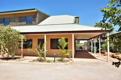Ningaloo Breeze Villa 3 - Accommodation Daintree 5
