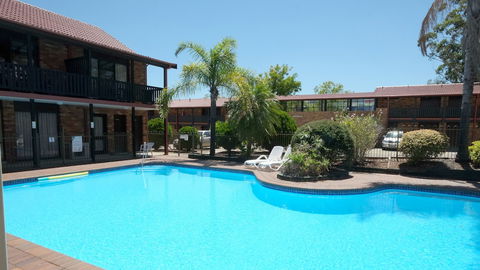 Maclin Lodge Motel - Accommodation Daintree 4