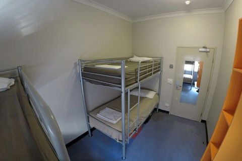 Global Backpackers - Port Douglas - Accommodation Daintree 7