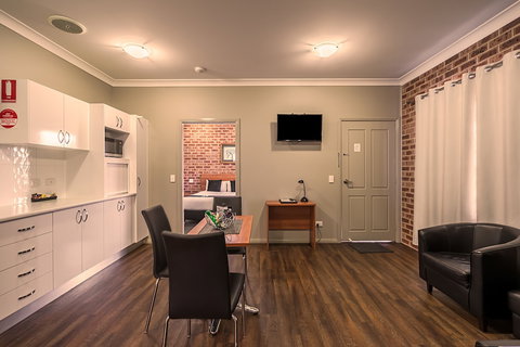 Akuna Motor Inn And Apartments - Accommodation Daintree 6