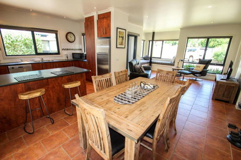 Avignon In Bright - Accommodation Daintree 2