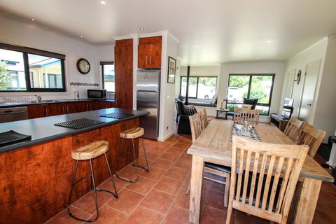 Avignon In Bright - Accommodation Daintree 1