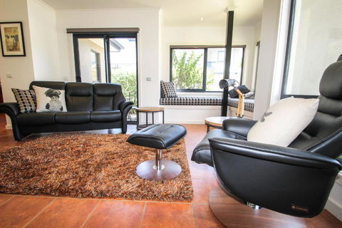 Avignon In Bright - Accommodation Daintree 5