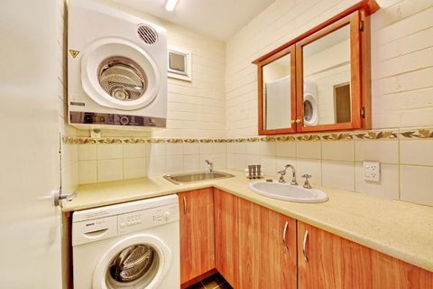 Snow Ski Apartments 16 - Accommodation Daintree 5