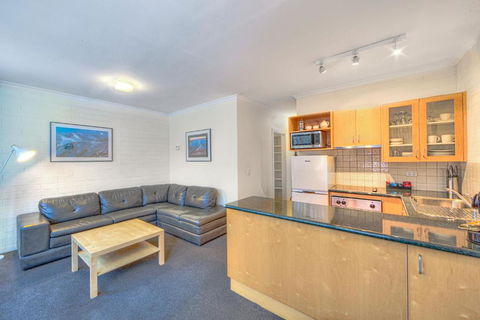 Snow Ski Apartments 09 - Accommodation Daintree 4