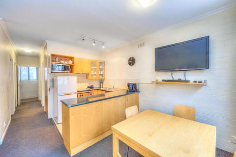 Snow Ski Apartments 09 - Accommodation Daintree 6