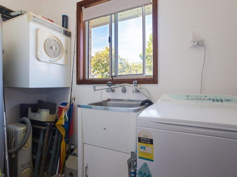 Dalwood 1 / 43 Soldiers Point Road Top Floor & Perfect For Small Boat Parking - Accommodation Daintree 4