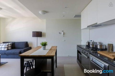 A Cozy CBD Suite With Spectacular City Views - Accommodation Daintree 0