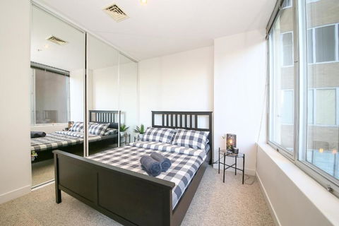 A Spacious & Central 2BR Apt Near Flinders Station - Accommodation Daintree 5