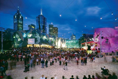 A Spacious & Central 2BR Apt Near Flinders Station - Accommodation Daintree 2