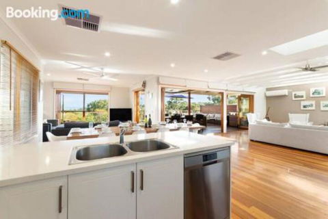 Acqua Vista Water View Fireplace Walk To Beach - Accommodation Daintree 2