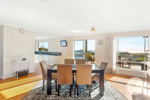 TASSIE SEASIDE SERENITY LAbode Accommodation - Accommodation Daintree 4