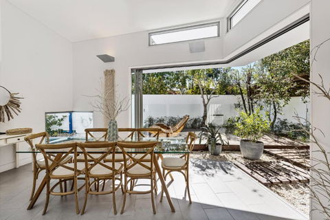 Ultimate Light & Space Noosa Heads - Accommodation Daintree 2