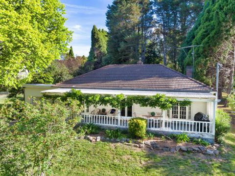 Redwood Cottage Burradoo Getaway Southern Highlands 4pm Check Out Sunday - Accommodation Daintree 0