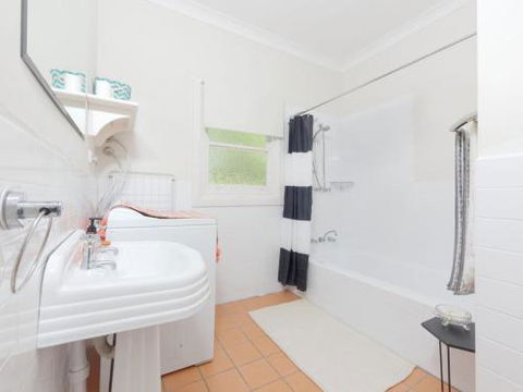 Redwood Cottage Burradoo Getaway Southern Highlands 4pm Check Out Sunday - Accommodation Daintree 3