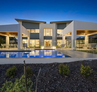 Luxury Canal Front Holiday House Raptor Pde Banksia Beach