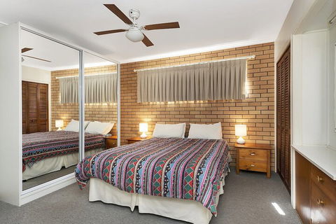 Ground Floor Air Conditioned Fabulous Waterviews Overlooking Pumicestone Passage - Accommodation Daintree 5