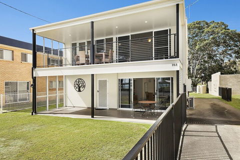 Ground Floor Air Conditioned Fabulous Waterviews Overlooking Pumicestone Passage - Accommodation Daintree 0