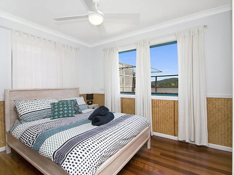 WHITE WAVES 6 OCEAN VIEWS FROM BEACHFRONT BALCONY - Accommodation Daintree 3
