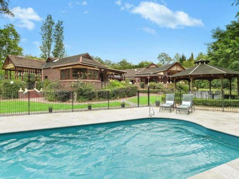 THE ELMS Berry Berry & Surrounds 4pm Check Out Sundays - Accommodation Daintree 0