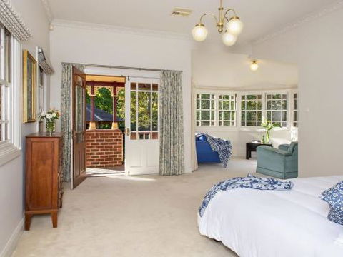 THE ELMS Berry Berry & Surrounds 4pm Check Out Sundays - Accommodation Daintree 3