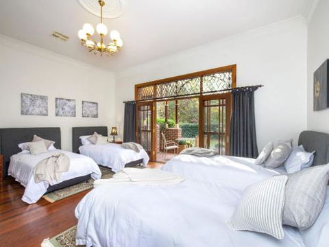 THE ELMS Berry Berry & Surrounds 4pm Check Out Sundays - Accommodation Daintree 6
