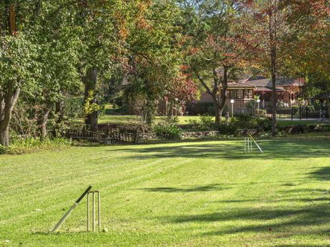 THE ELMS Berry Berry & Surrounds 4pm Check Out Sundays - Accommodation Daintree 5