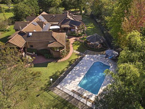THE ELMS Berry Berry & Surrounds 4pm Check Out Sundays - Accommodation Daintree 2