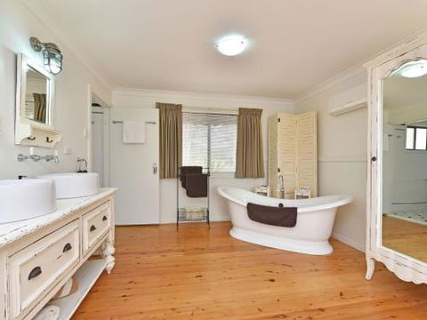 Olive Grove Villa 3 Suite With Large Bath - Accommodation Daintree 6