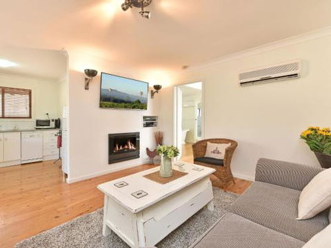 Olive Grove Villa 3 Suite With Large Bath - Accommodation Daintree 1