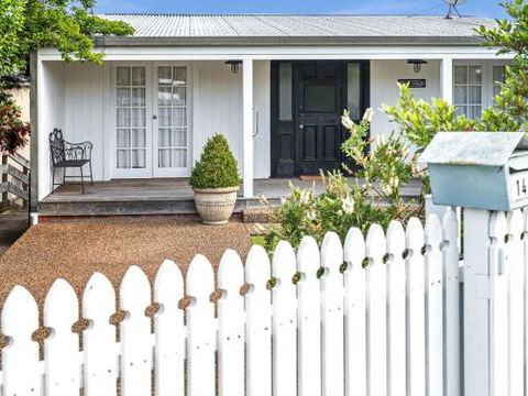 VINCES LANDING OLD EROWAL BAY 4pm Check Out Sundays - Accommodation Daintree 3