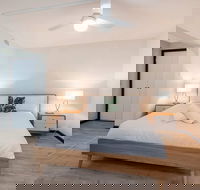 Comfortable Living Space Close to Foreshore  Cbd - Accommodation Daintree