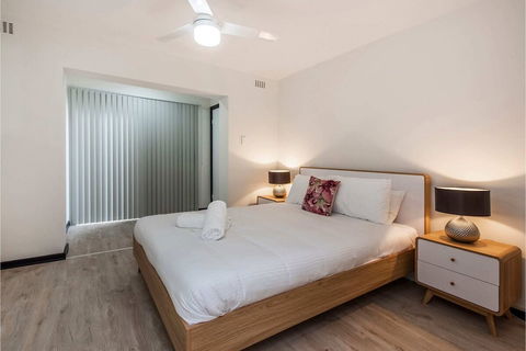 Convenient 1BR Apartment Close To Foreshore & Cbd - Accommodation Daintree 6
