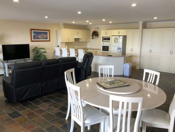 Nelson Towers Unit 41 / 71 Victoria Parade - Accommodation Daintree 4