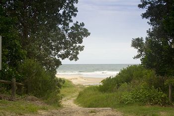North Coast Holiday Parks Hungry Head Cabins - Accommodation Daintree 4