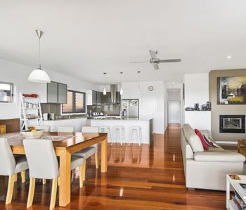 SUNNY DAZE BONNY HILLS - Accommodation Daintree 4