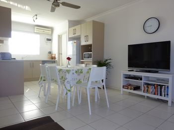 Selene Holiday Apartment AtWest Beach - Accommodation Daintree 1